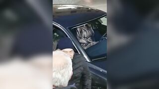 Anteprima del video: Mia moglie si sditaliana al parcheggio pubblico