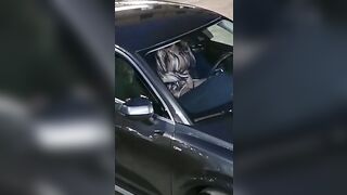 Mia moglie si sditaliana al parcheggio pubblico