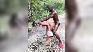 Offro mia moglie ad un bel ragazzo nero