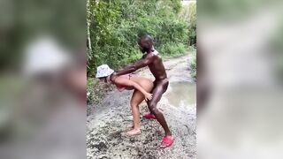 Offro mia moglie ad un bel ragazzo nero