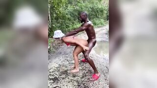 Offro mia moglie ad un bel ragazzo nero