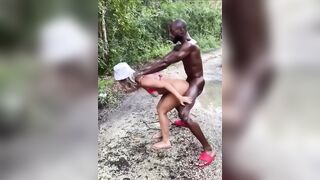 Offro mia moglie ad un bel ragazzo nero