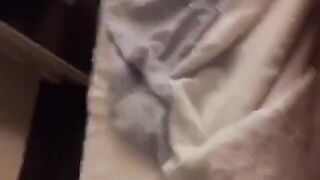 Fidanzato si sega mentre la sua donna tromba