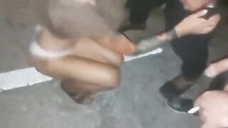 Moglie italiana succhia nel parcheggio i cazzi di tutti