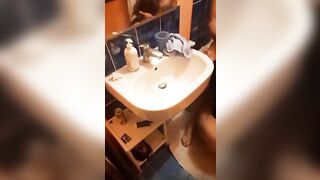 Moglie italiana cuckold lo prende sino alle tonsille