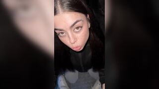 Troia di instagram in cerca di fama e ricchezza