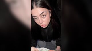 Troia di instagram in cerca di fama e ricchezza