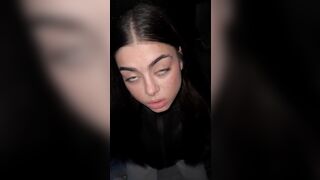 Troia di instagram in cerca di fama e ricchezza