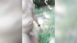 Sulla ciclabile tutto nudo