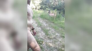 Sulla ciclabile tutto nudo