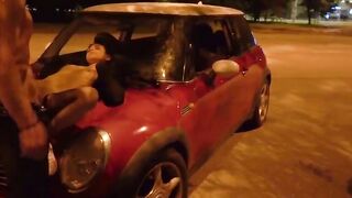 La mia compagna di classe trombata sul cofano