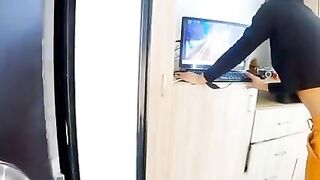 Quando lei ha voglia lui gioca alla play