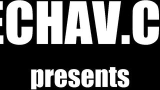 Il puttaniere cattura e si incula una giovanissima troietta biondina