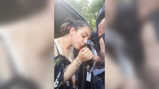 Anteprima del video: Pompino in macchina al mio Papino