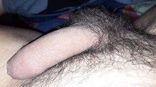 Anteprima del video: Annoiato, giochicchiando col pisello a riposo (alla fine precum)