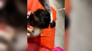 Fidanzata italiana pompinara succhia e riceve schizzi di sperma