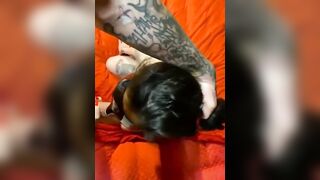 Fidanzata italiana pompinara succhia e riceve schizzi di sperma