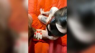 Fidanzata italiana pompinara succhia e riceve schizzi di sperma