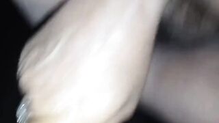 Una racchetta sfonda il culo alla milf