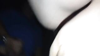 Una racchetta sfonda il culo alla milf