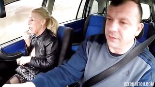 Il puttaniere cattura una troiona matura