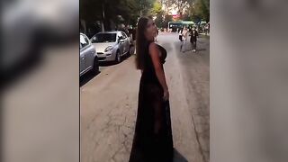 Guendalina Tavassi indossa un abito molto sexy