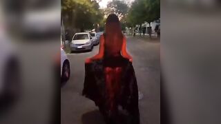 Guendalina Tavassi indossa un abito molto sexy