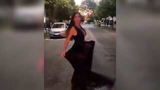 Guendalina Tavassi indossa un abito molto sexy