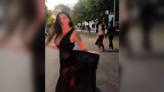 Guendalina Tavassi indossa un abito molto sexy