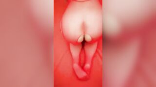 Il grosso culo della moglie in calze a rete