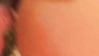 Le piscia sulla fica in doccia