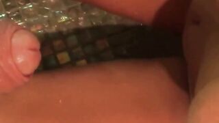 Le piscia sulla fica in doccia