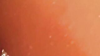 Le piscia sulla fica in doccia