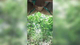 Mia moglie si svuota in piena campagna