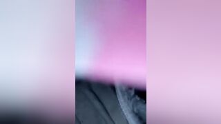 Moglie vogliosa di pisello si soddisfa con la mano