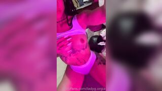 Lady Giorgia esce le tette su OF