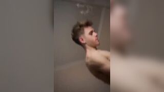 Ragazzo gay mostra il suo bel cazzo