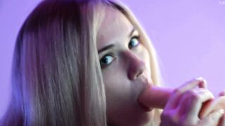 ALLA MIA AMICA PIACE SUCCHIARE IL CAZZO DI GOMMA!