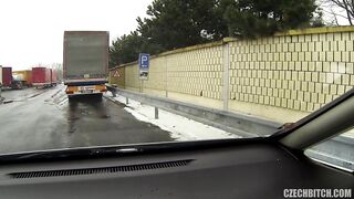 Il puttaniere si incula una bellissima troietta