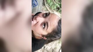 La mia compagna di università mi spompina al parco pubblico