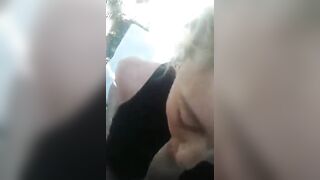 Al parco pubblico imboscati deitro un cespuglio