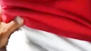 Italiana scopata in culo sui sedili dell'auto