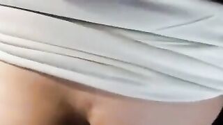 Italiana scopata in culo sui sedili dell'auto