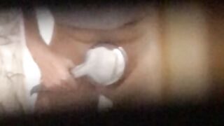 Spia la sorella che si fa il lavaggio della fica