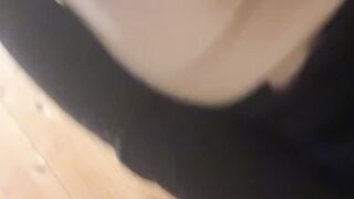 Zoccola si tocca la passera