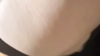 Zoccola si tocca la passera