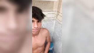 Ancora il ragazzo di Barcellona che si sega