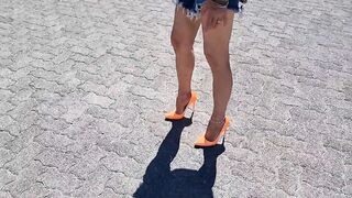 La mia zoccola passeggia a Cap d'Agde