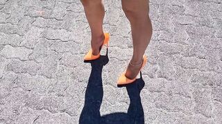 La mia zoccola passeggia a Cap d'Agde