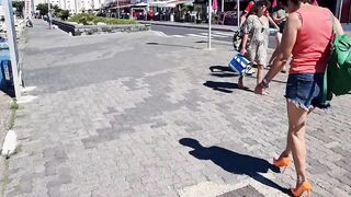 La mia zoccola passeggia a Cap d'Agde